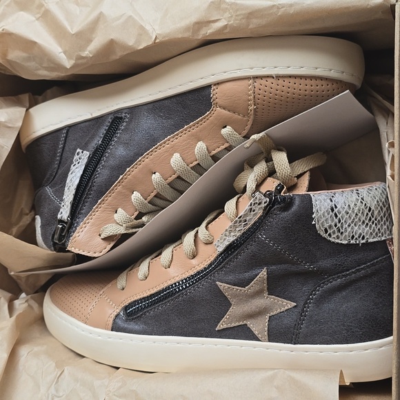 Mi.iM Elle Dark Gray Leather Lace-up High Top Star Sneakers - Picture 11 of 16